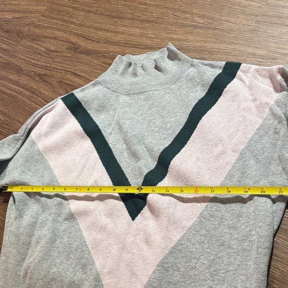 Old Navy XS Gray and Pink Women's Sweater - Picture 4 of 6